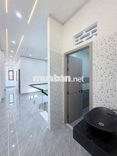 Bán nhà p. Tân Phong kinh doanh. Gần chợ Phúc Hải