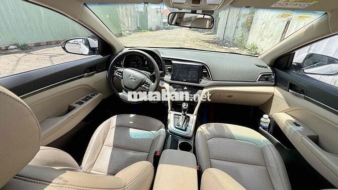 Hyundai Elantra 2.0 Sport 2018 67000 km Trắng