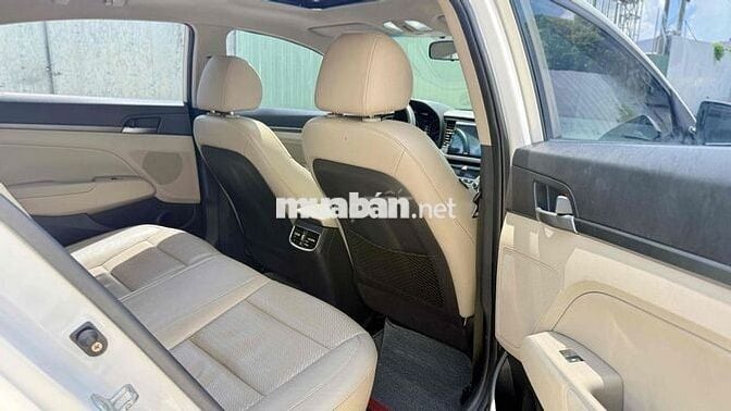 Hyundai Elantra 2.0 Sport 2018 67000 km Trắng