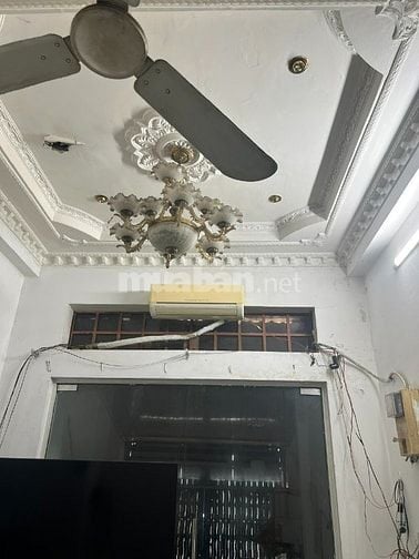 nhà mặt tiền, 1 tệt 1 gác 4 phòng ngủ, 5 tỷ 750 tr, Thủ Đức, đông dân