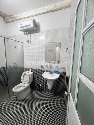 Cc bán nhà 18/25mx2t giá 4,15 tỷ phố trường chinh ô tô cách 20 m