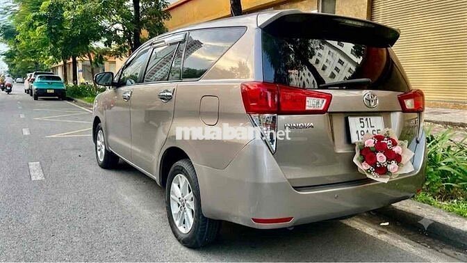 Toyota Innova 2019 Đồng ánh kim 7 chỗ