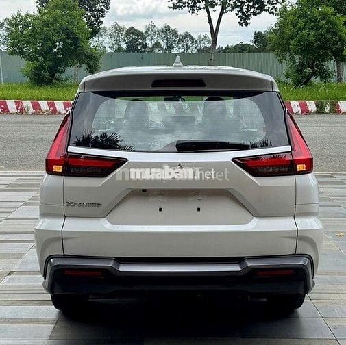 Mitsubishi Xpander 7 chỗ trắng