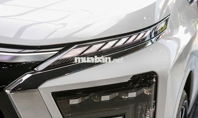 Mitsubishi Xpander 7 chỗ trắng