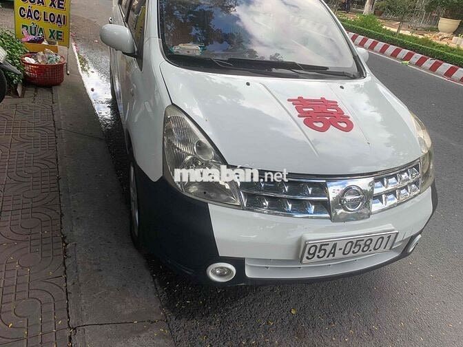 Nissan Livina 2011 Tự động Trắng nhập nhâtk