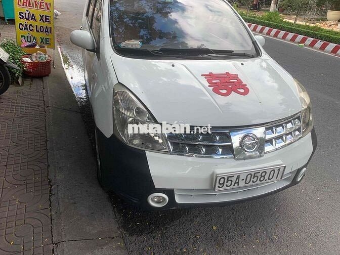 Nissan Livina 2011 Tự động Trắng nhập nhâtk