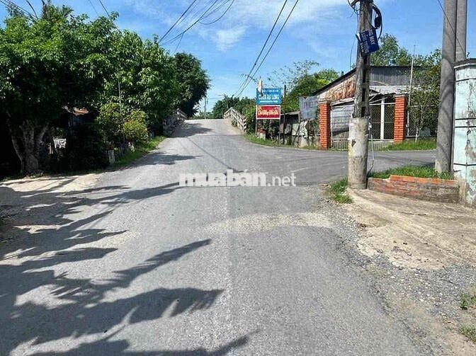 Nhà lộ nhựa full thổ cư cách HL18 chỉ 200m
