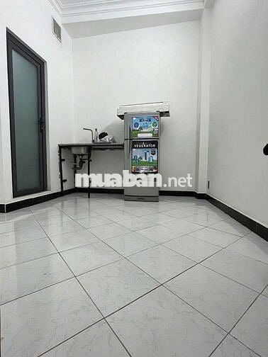PHÒNG 19M2- NỘI THẤT CƠ BẢN- MÁY LẠNH- KỆ BẾP- TỦ LẠNH- NGAY UEH