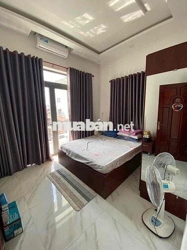 Mình có phòng mặt tiền đường CMT8 Trấn Biên, đường lớn đậu xe hơi thoả