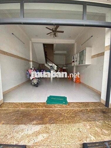 Mình có phòng mặt tiền đường CMT8 Trấn Biên, đường lớn đậu xe hơi thoả