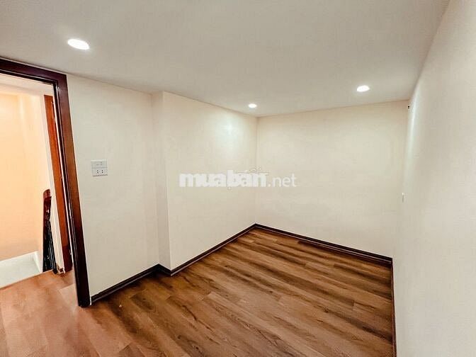 Căn TT Giảng Võ, ô tô vòng , sát Vinhome, sổ CC, tặng NT mới, 80m2*3PN