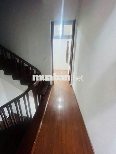 Cho thuê căn nhà 100M x 4 Tầng - Khu đô thị  Dịch Vọng -Cầu Giấy.