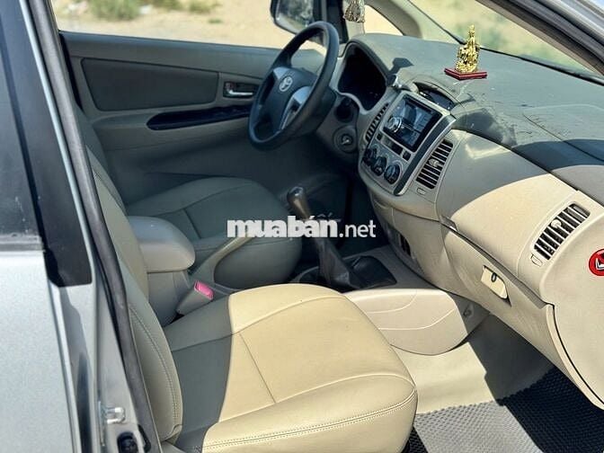 Toyota Innova E 2016 số sàn màu xám