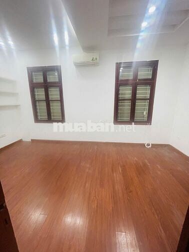 Cho thuê căn nhà 100M x 4 Tầng - Khu đô thị  Dịch Vọng -Cầu Giấy.