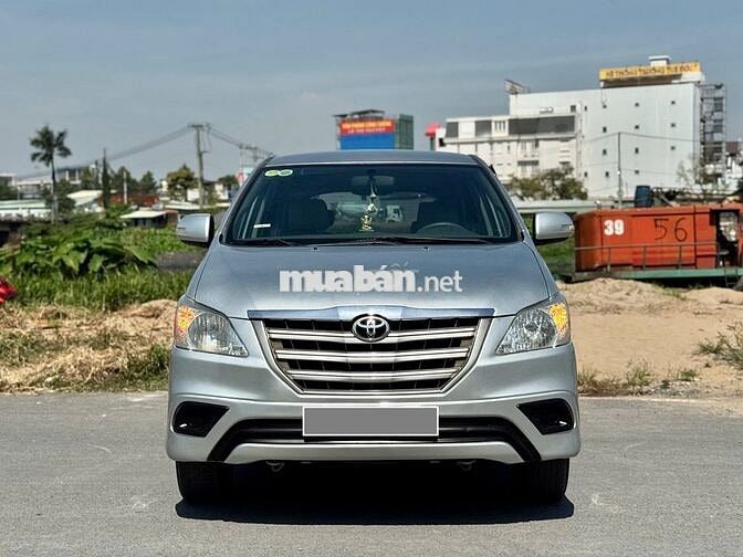 Toyota Innova E 2016 số sàn màu xám