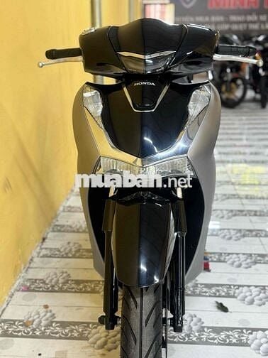 SH 125 đời 2025 Xám sporty 3 nghìn mới 99%