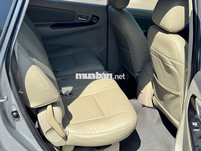 Toyota Innova E 2016 số sàn màu xám