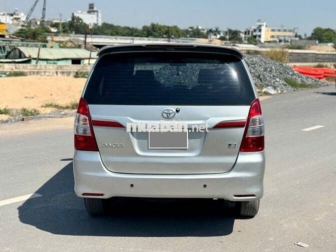 Toyota Innova E 2016 số sàn màu xám