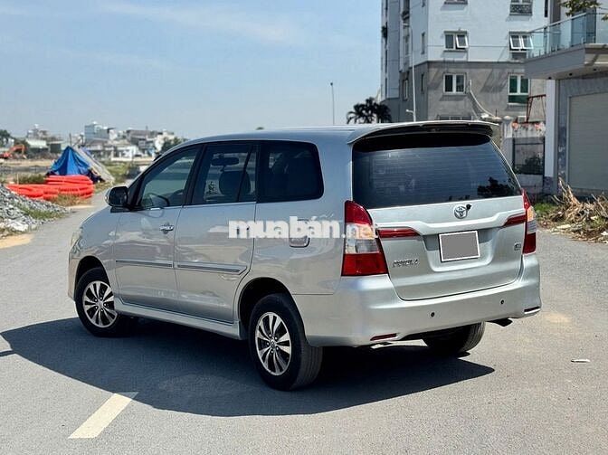 Toyota Innova E 2016 số sàn màu xám