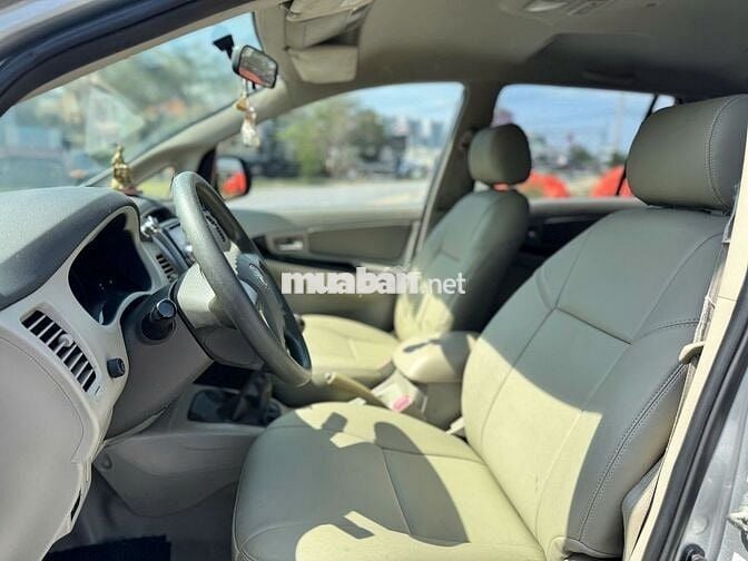 Toyota Innova E 2016 số sàn màu xám