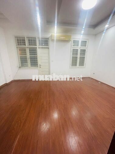 Cho thuê căn nhà 100M x 4 Tầng - Khu đô thị  Dịch Vọng -Cầu Giấy.