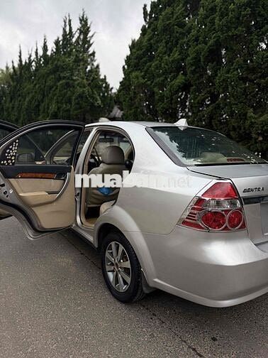 Chevrolet Gentra Bạc