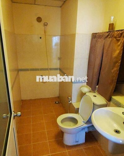 Phòng có máy lạnh/quạt với nhiều chế độ hoạt động khác nhau.