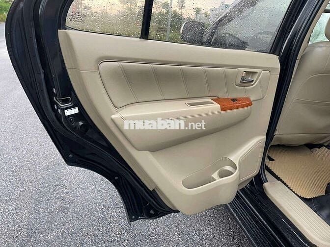 Toyota Fortuner 2010 Xăng Tự động Đen