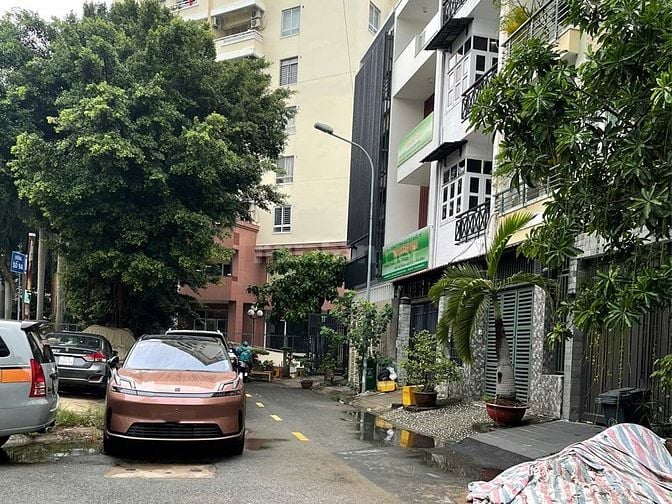 Bán lô đất Đường 9A, An Phú, 1 hầm + 3 tầng, 5x20m đất, giá 25 tỷ