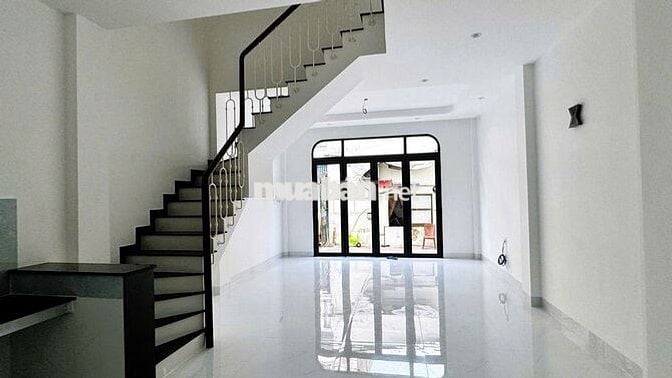 Nhà Trường Thọ, 4PN, thích hợp làm văn phòng, ở ngay, gần Metro