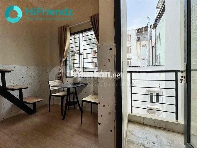 PHÒNG ĐẸP GIÁ RẺ BAN CÔNG THOÁNG, GÁC CAO RỘNG 30m2 GẦN UTH, VLU, Q1