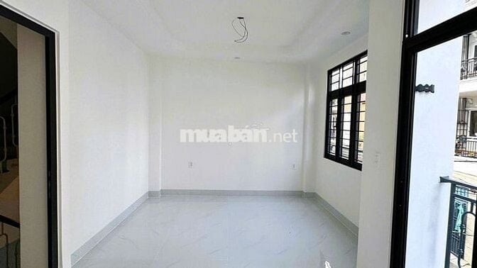 Nhà Trường Thọ, 4PN, thích hợp làm văn phòng, ở ngay, gần Metro