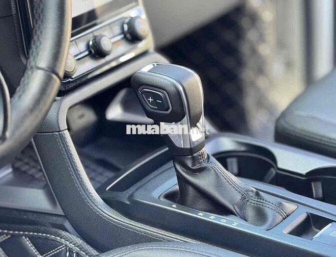 Ford Everest Titanium 2023 Trắng 7 chỗ