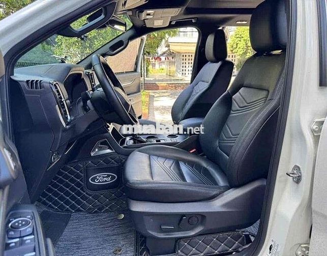 Ford Everest Titanium 2023 Trắng 7 chỗ