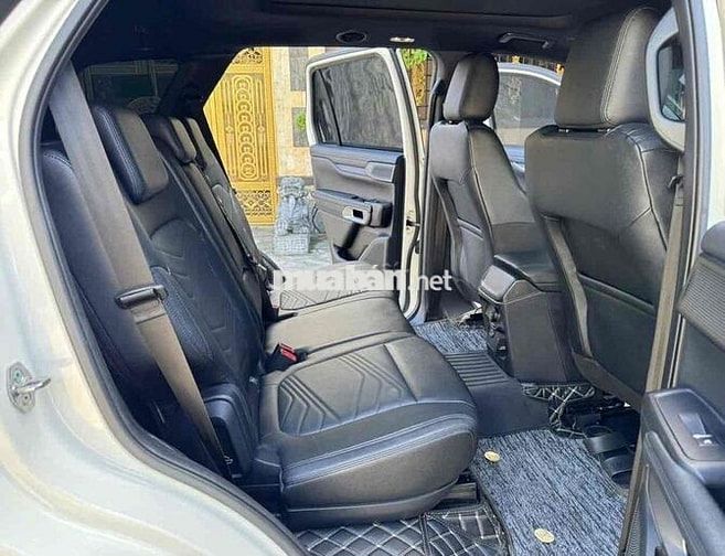 Ford Everest Titanium 2023 Trắng 7 chỗ