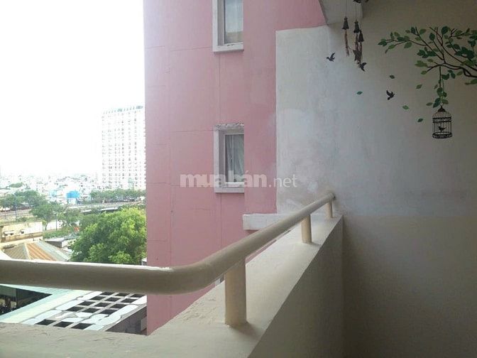 Phòng có máy lạnh/quạt với nhiều chế độ hoạt động khác nhau.