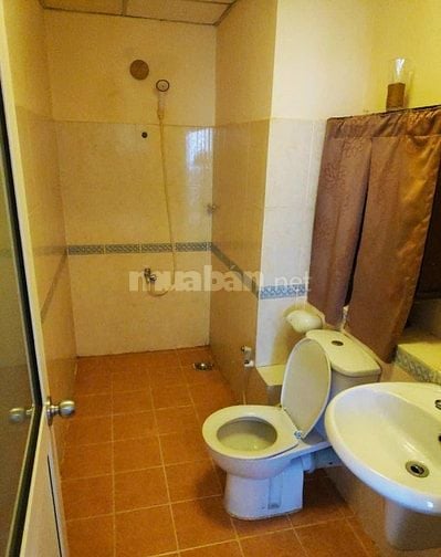 Phòng có máy lạnh/quạt với nhiều chế độ hoạt động khác nhau.