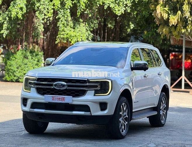 Ford Everest Titanium 2023 Trắng
