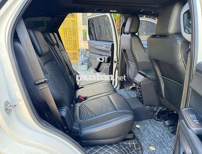 Ford Everest Titanium 2023 Trắng
