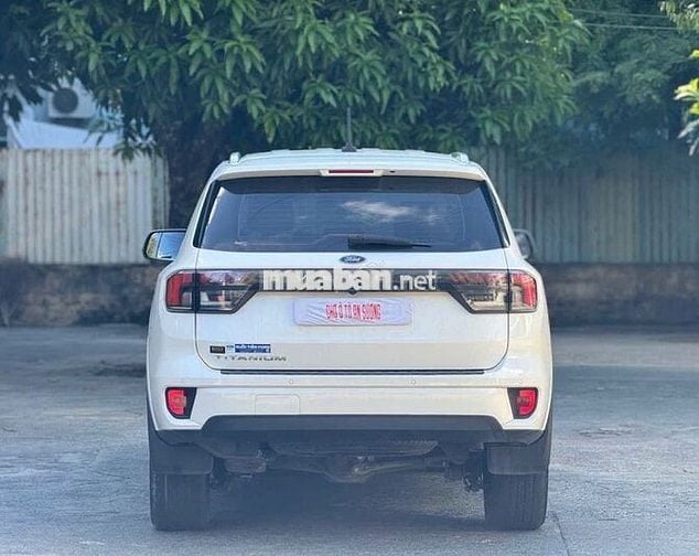 Ford Everest Titanium 2023 Trắng