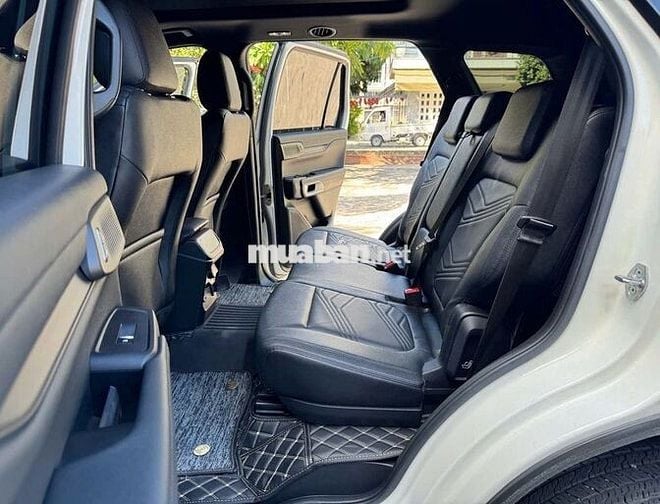 Ford Everest Titanium 2023 Trắng