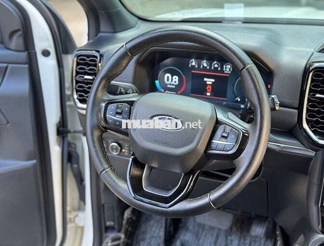 Ford Everest Titanium 2023 Trắng