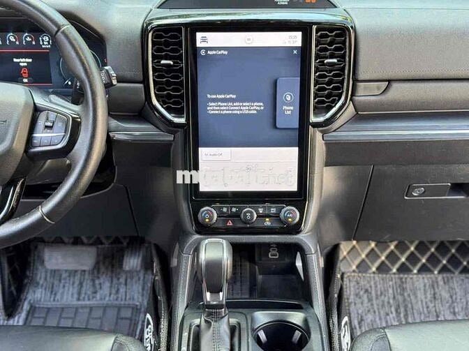Ford Everest Titanium 2023 Trắng 7 chỗ