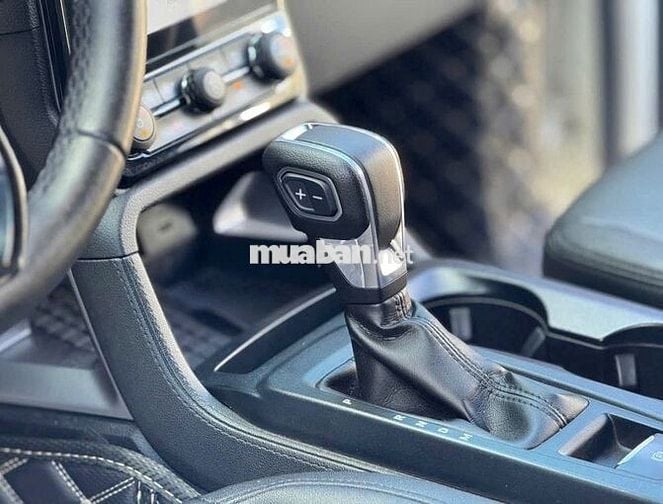 Ford Everest Titanium 2023 Trắng