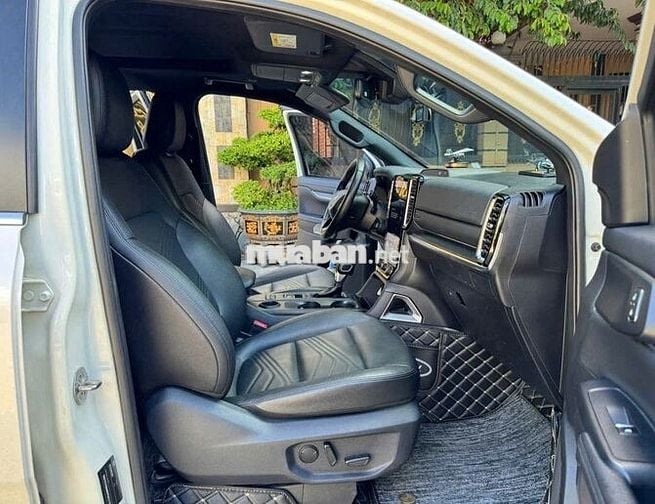 Ford Everest Titanium 2023 Trắng