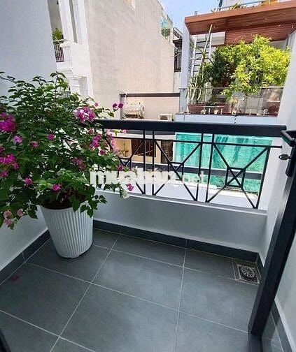 HH gửi mg dẫn dùm Nhà hẻm xe hơi thông Phan Huy Ích 3 lầu mới xây