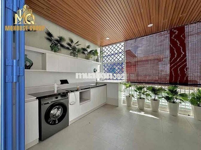PENTHOUSE NGAY ETOWN CỘNG HOÀ - FULL NỘI THẤT - DT 50m2