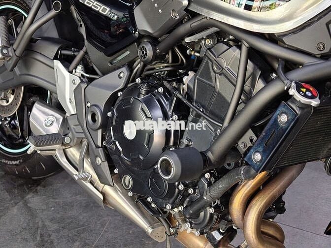 Kawasaki Z650 RS 2023 Xám Titan 3000km