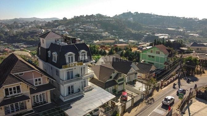 Bán khách sạn giá đầu tư, mặt tiền đường Triệu Việt Vương Đà Lạt 