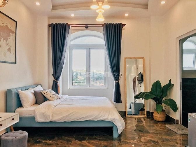 Bán khách sạn giá đầu tư, mặt tiền đường Triệu Việt Vương Đà Lạt 